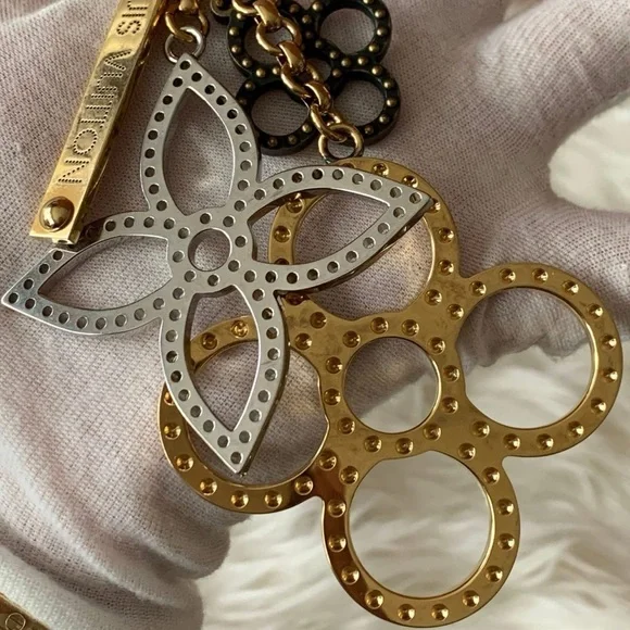 LV Fleur d’Épi Bag Charm / Key Holder ✨ - Picture 6 of 15